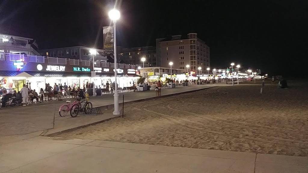 Dunkin Donuts | bakery | 405 N Boardwalk Unit 3, Ocean City, MD 21842, USA | 4102892081 OR +1 410-289-2081