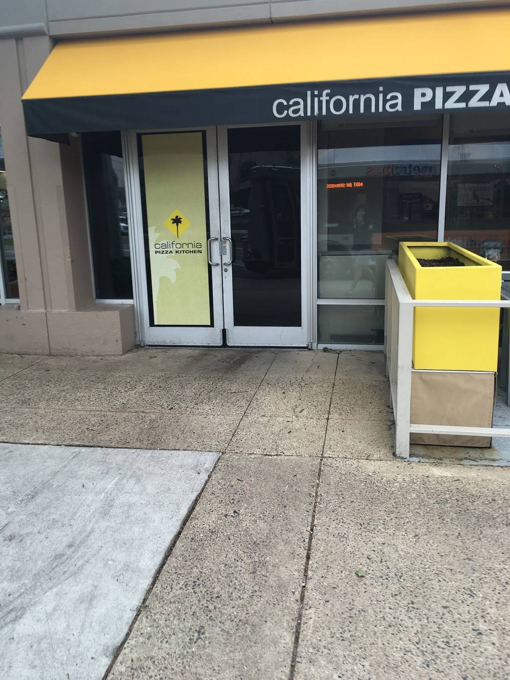 California Pizza Kitchen at Pentagon | restaurant | 1201 S Hayes St Suite F, Arlington, VA 22202, USA | 7034124900 OR +1 703-412-4900