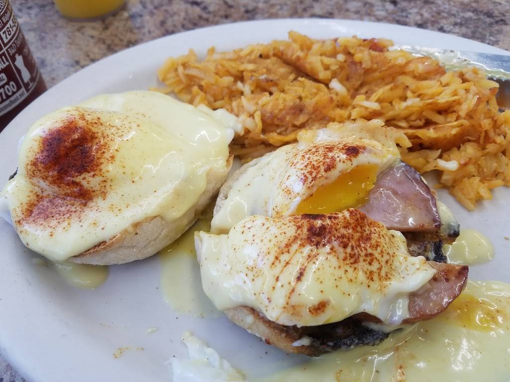 Norwood Town Square Diner | restaurant | 164 Nahatan St, Norwood, MA 02062, USA | 7817627085 OR +1 781-762-7085