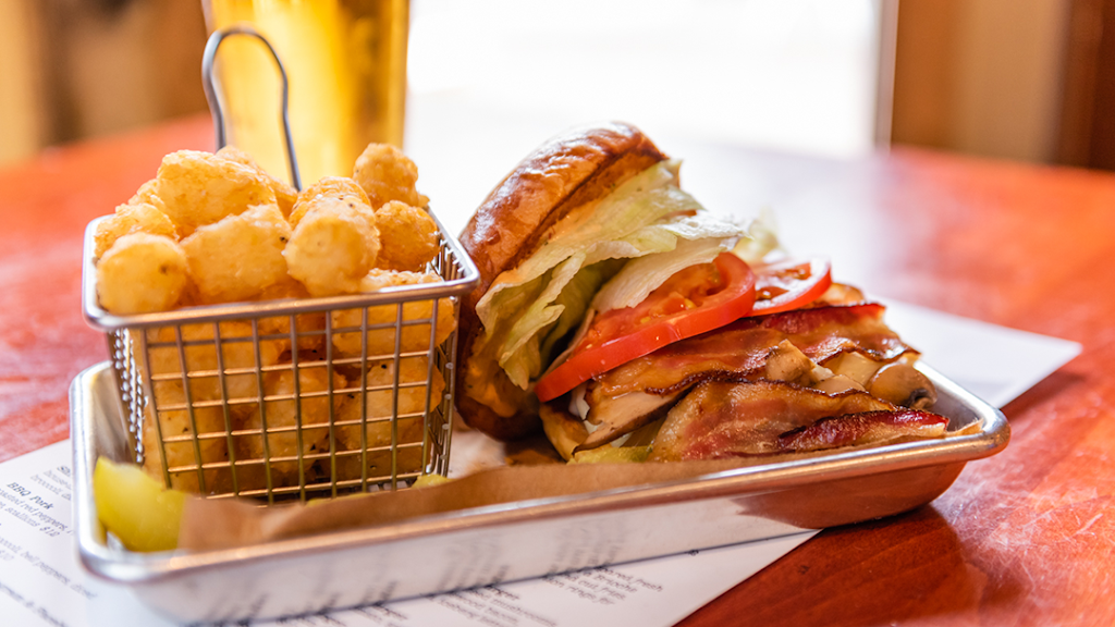 Franklins East Falls | restaurant | 3521 Bowman St, Philadelphia, PA 19129, USA | 2673367420 OR +1 267-336-7420