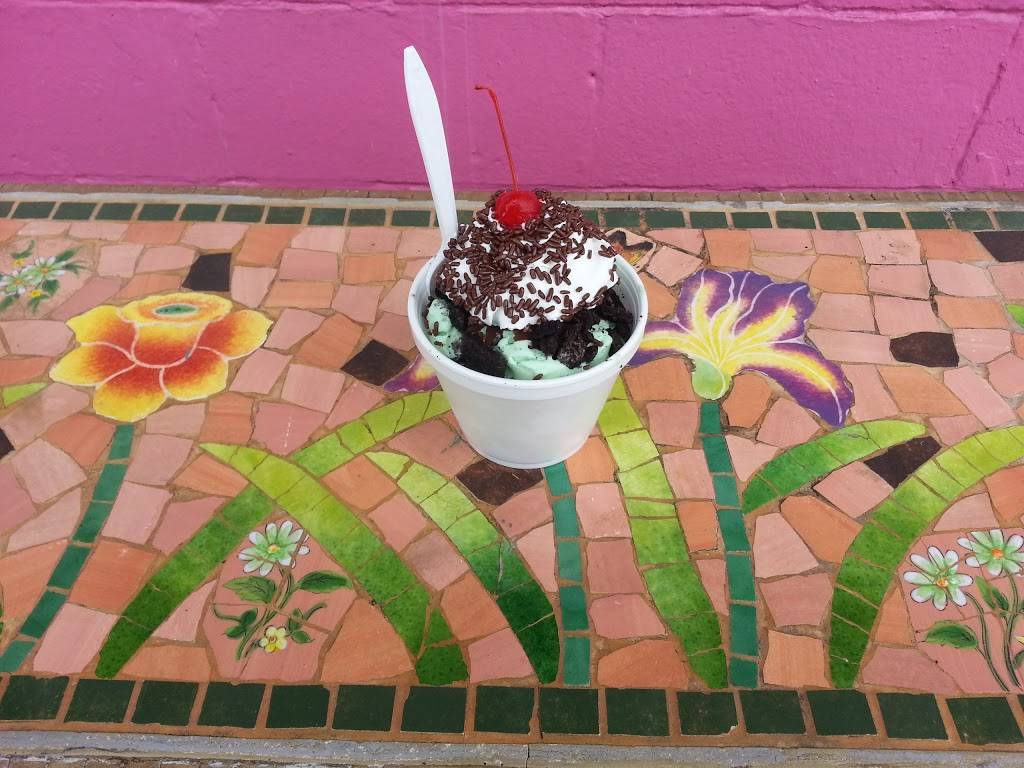 Sweetsies Eats & Treats | restaurant | 14911 National Pike, Clear Spring, MD 21722, USA | 3015821166 OR +1 301-582-1166