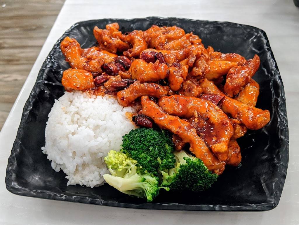 Noodles & Dumplings | restaurant | 6303 N Mesa St, El Paso, TX 79912, USA | 9152624405 OR +1 915-262-4405