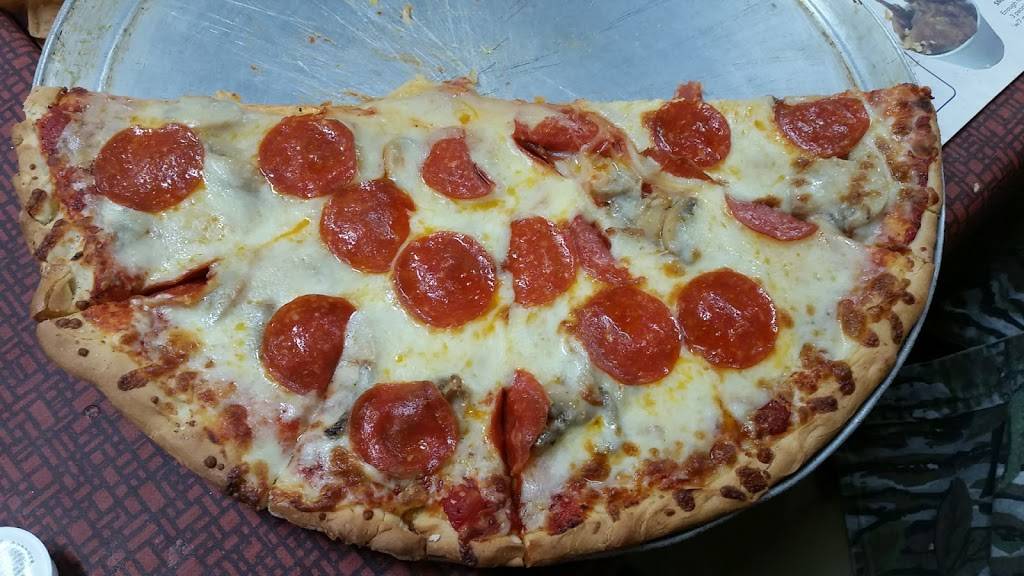 Ferraros Family Restaurant | restaurant | 3822 Navarre Rd SW, Canton, OH 44706, USA | 3304788010 OR +1 330-478-8010