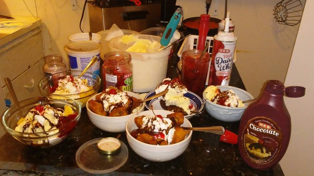 Roxys Burgers | restaurant | 432 Robert E Lee,, San Antonio, TX 78219, USA | 2104370584 OR +1 210-437-0584