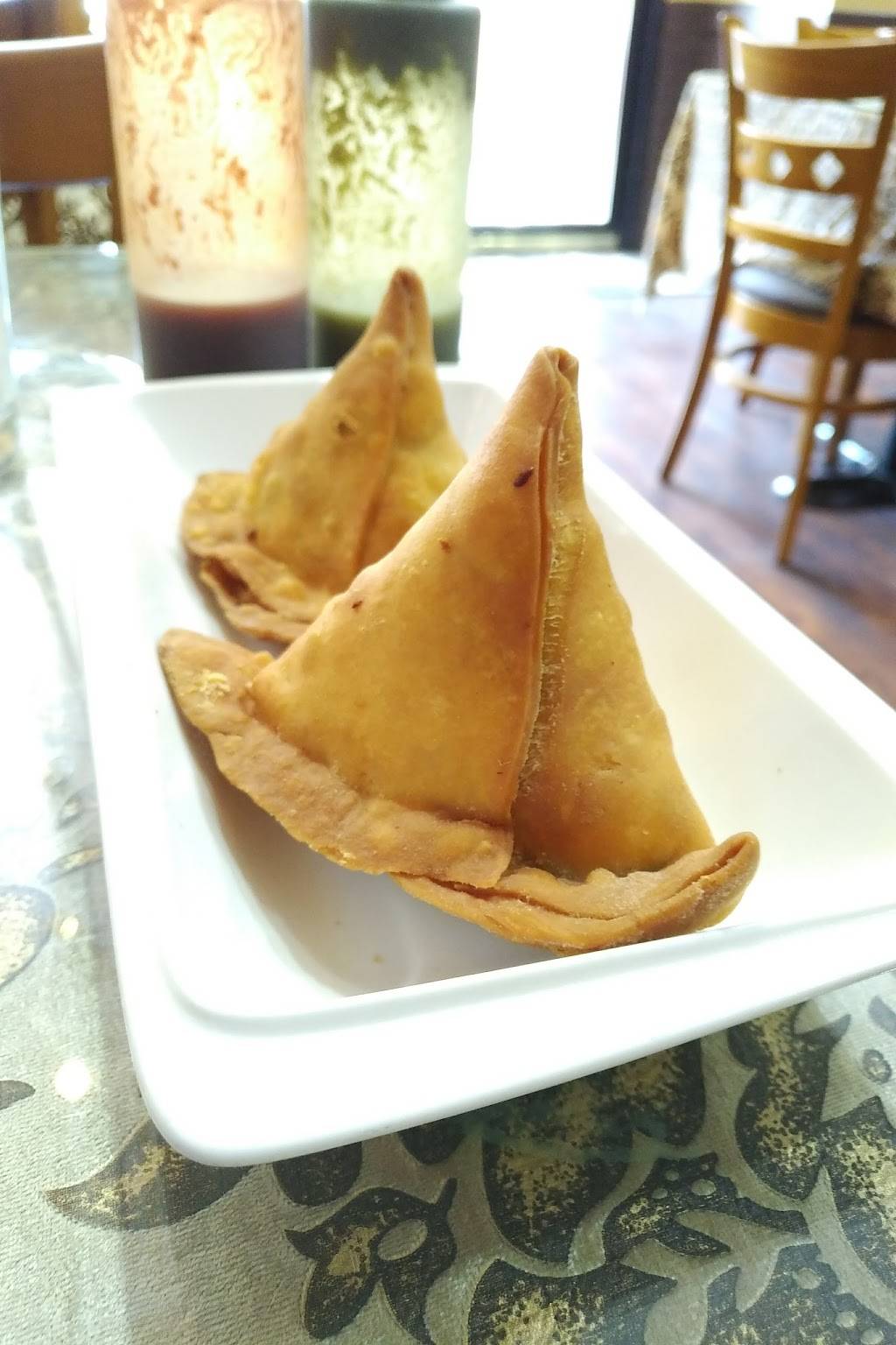 Taj Mahal | restaurant | 1512 W Taylor St, Chicago, IL 60607, USA | 3122266546 OR +1 312-226-6546