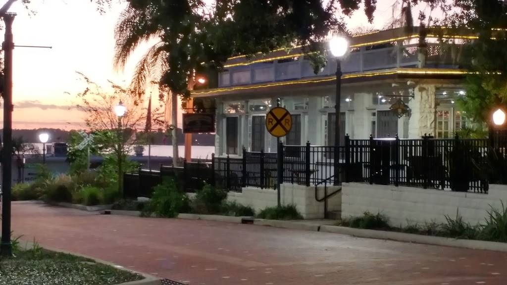 Pisces Rising | restaurant | 239 W 4th Ave, Mt Dora, FL 32757, USA | 3523852669 OR +1 352-385-2669