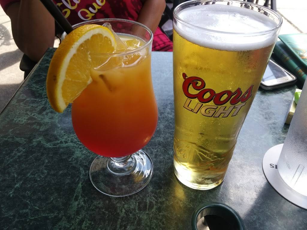 Salty Dog Bar & Grill | restaurant | 1980 Queen St E, Toronto, ON M4L 1H8, Canada | 4168495064 OR +1 416-849-5064