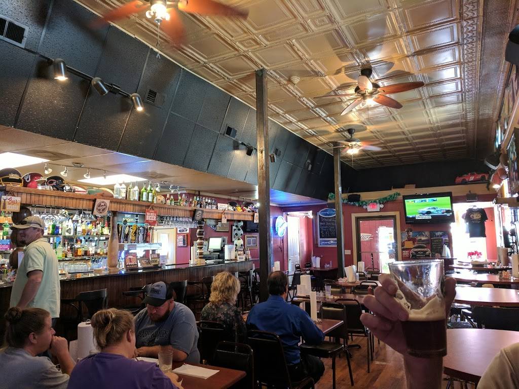 Black Jacks Pub & Grill | restaurant | 18 N Jefferson Ave, West Jefferson, NC 28694, USA | 3362463295 OR +1 336-246-3295