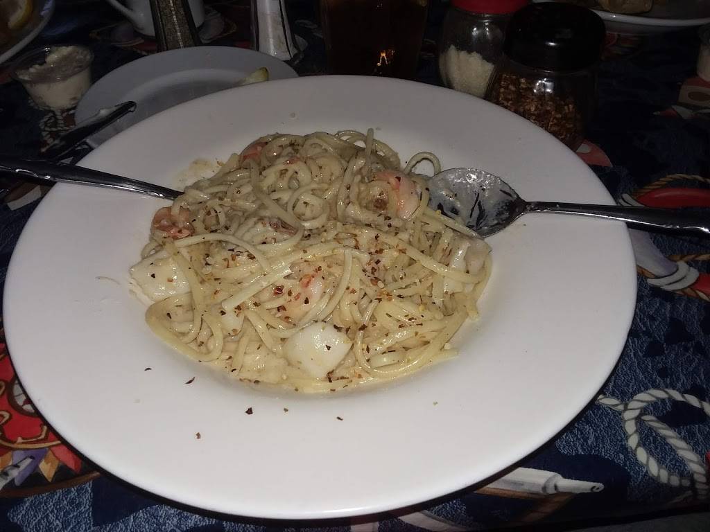 Hil-Mak Seafood Restaurant | restaurant | 449 Lake Ave, Ashtabula, OH 44004, USA | 4409643222 OR +1 440-964-3222