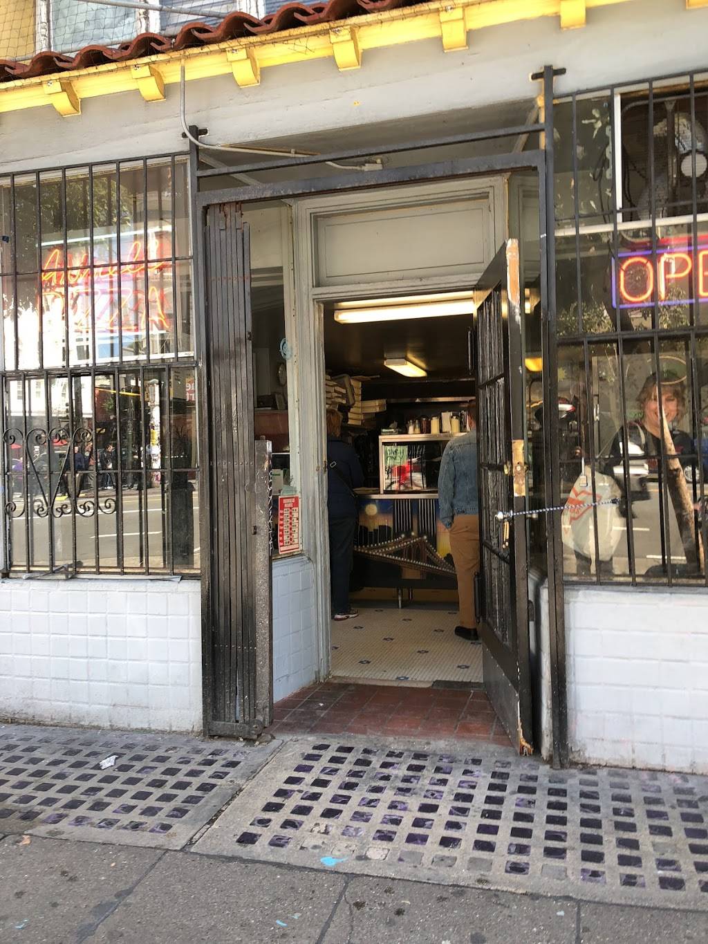 Arinell Pizza | restaurant | 509 Valencia St, San Francisco, CA 94110, USA | 4152551303 OR +1 415-255-1303