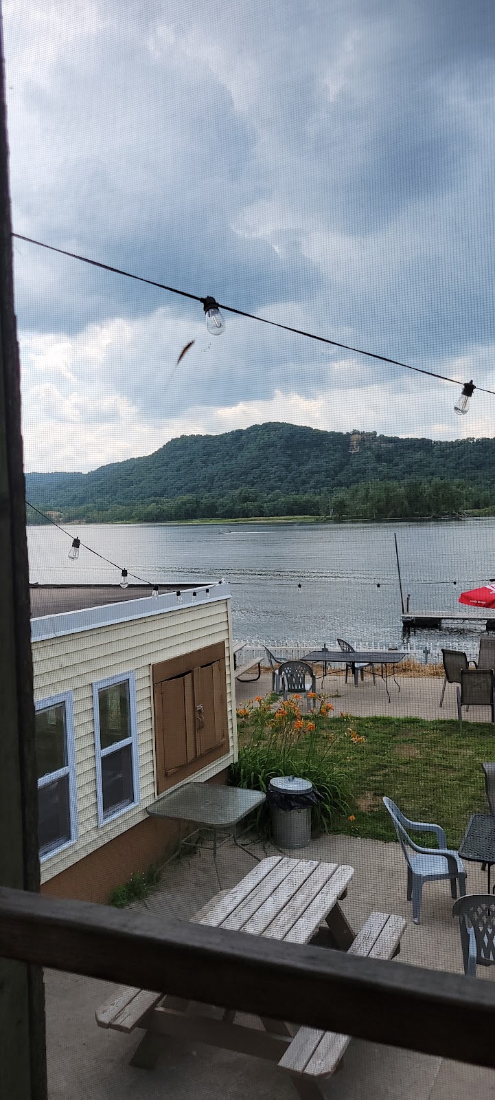 Cat Daddys Bar & Grill | restaurant | 23797 Lake Rd, Trempealeau, WI 54661, USA | 6085345238 OR +1 608-534-5238