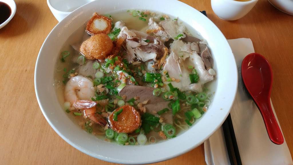 Restaurant Phnom Penh | restaurant | 7153 Chemin de la Côte-des-Neiges, Montréal, QC H3R 2M2, Canada | 5147398214 OR +1 514-739-8214