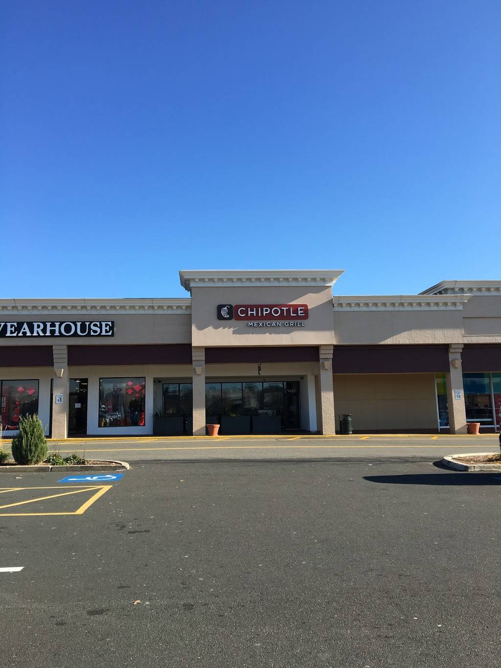 Chipotle Mexican Grill | restaurant | 1457 New Britain Ave, West Hartford, CT 06110, USA | 8605210479 OR +1 860-521-0479