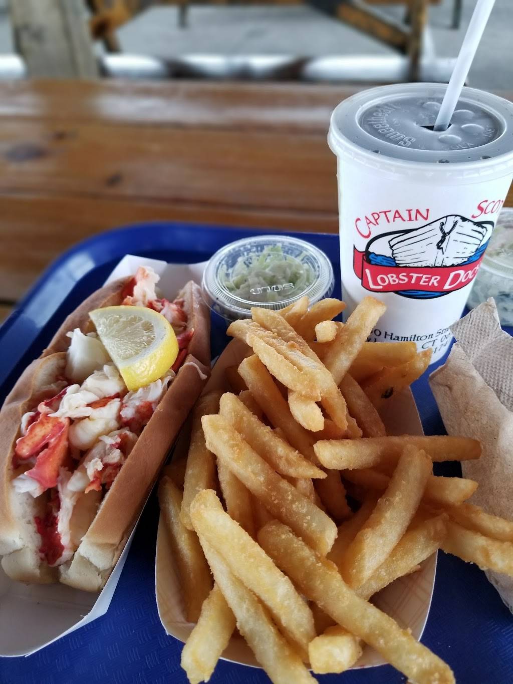 Captain Scotts Lobster Dock | restaurant | 80 Hamilton St, New London, CT 06320, USA | 8604391741 OR +1 860-439-1741