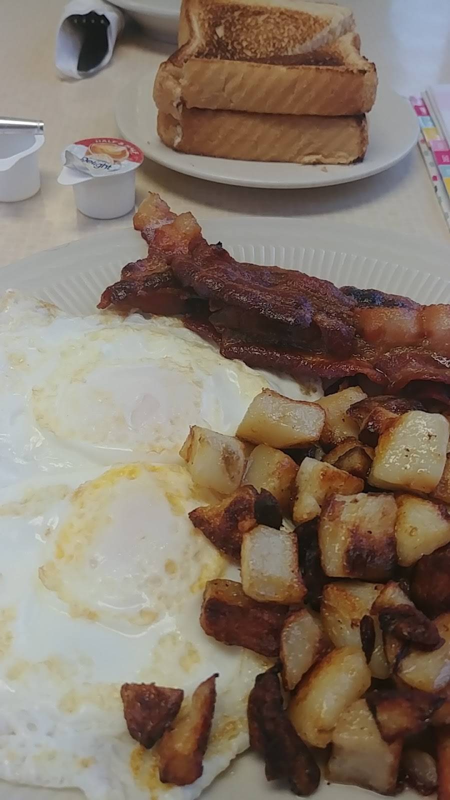 Johnstown Family Restaurant | restaurant | 65 W Coshocton St, Johnstown, OH 43031, USA | 7408178067 OR +1 740-817-8067