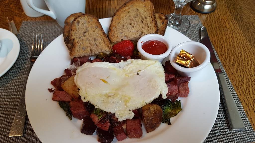 Red Rooster | restaurant | 14 The Green, Woodstock, VT 05091, USA | 8883382745 OR +1 888-338-2745