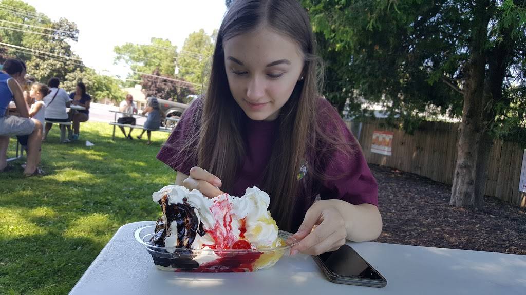 Depreys Frosty Tip | meal takeaway | 6390 Sturgeon Bay Rd, Luxemburg, WI 54217, USA | 9208669642 OR +1 920-866-9642