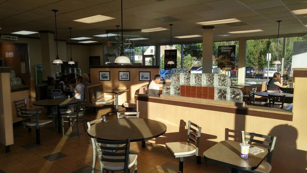 McDonalds | cafe | North Drive, 730 NJ-18, East Brunswick, NJ 08816, USA | 7322578383 OR +1 732-257-8383