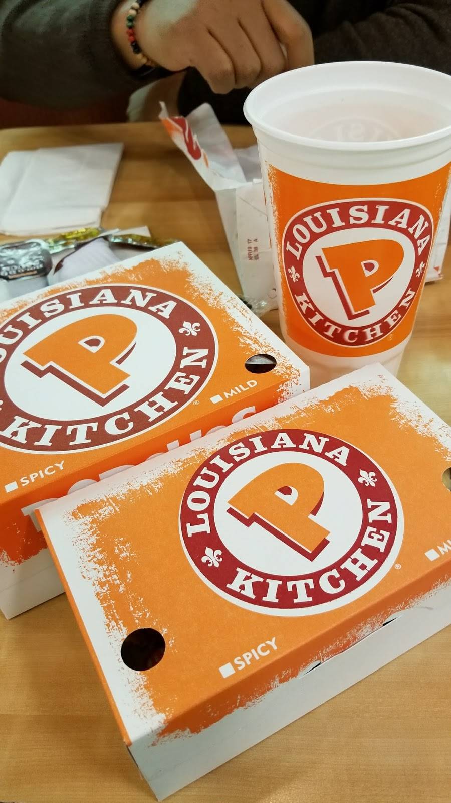 Popeyes Louisiana Kitchen | restaurant | 6350 New Hampshire Ave, Takoma Park, MD 20912, USA | 3012702601 OR +1 301-270-2601