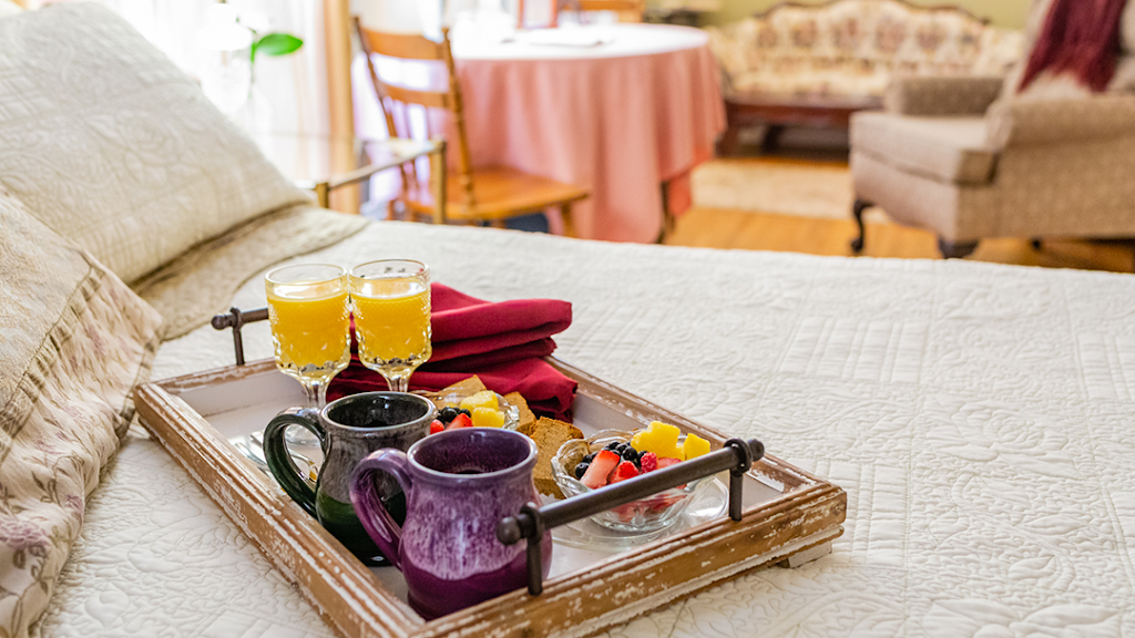 Whispering Pines Bed & Breakfast | restaurant | 2018 6th Ave, Nebraska City, NE 68410, USA | 4028735850 OR +1 402-873-5850