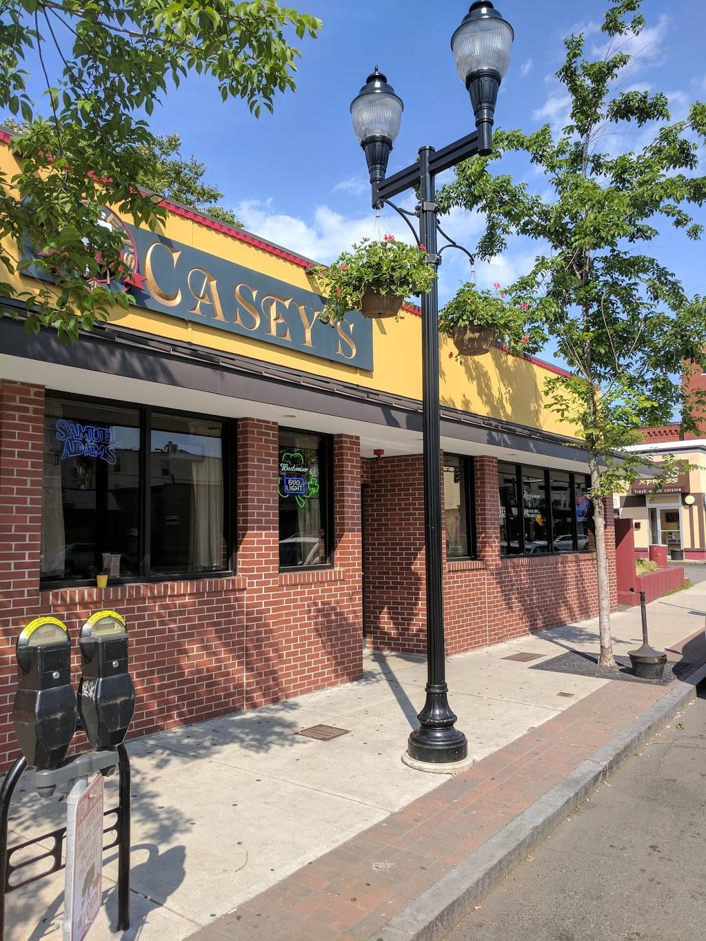 Caseys | restaurant | 173 Broadway, Somerville, MA 02145, USA | 6176255195 OR +1 617-625-5195