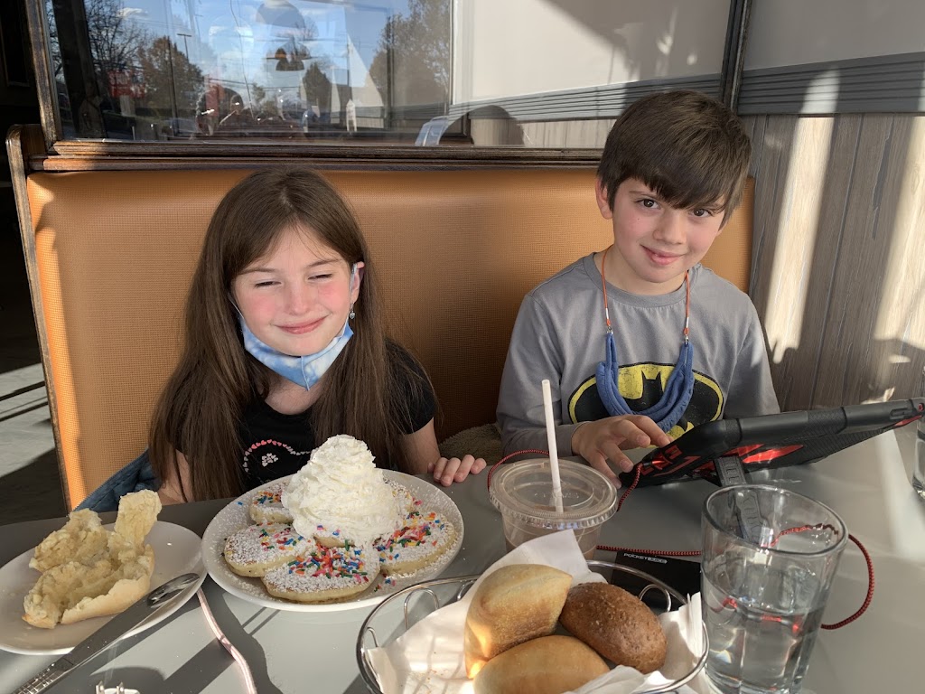 Annies Pancake House | restaurant | 1706 E Kensington Rd, Mt Prospect, IL 60056, USA | 8478139412 OR +1 847-813-9412