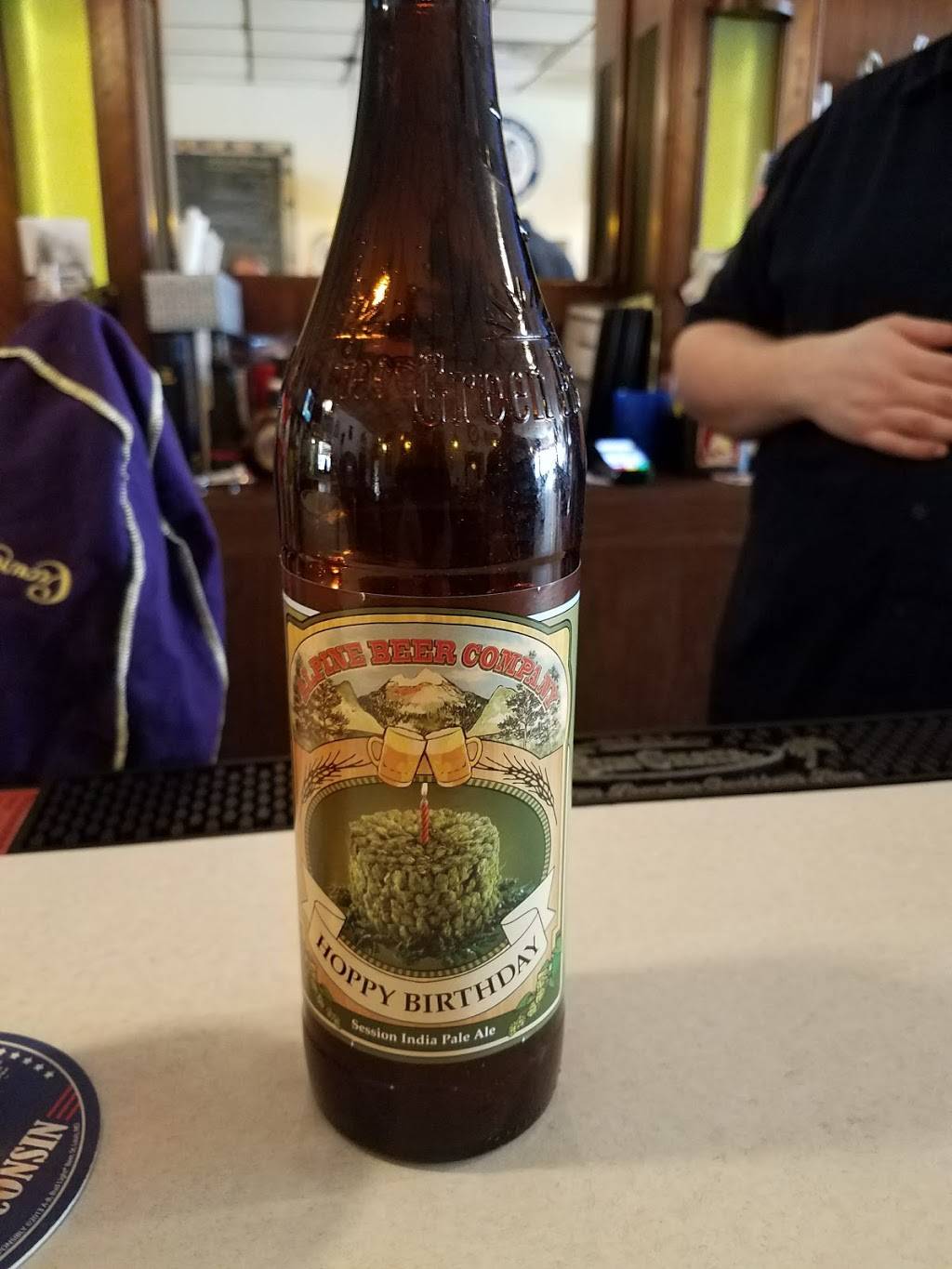 Club Tavern | restaurant | 56 Racine St, Menasha, WI 54952, USA | 9207222452 OR +1 920-722-2452