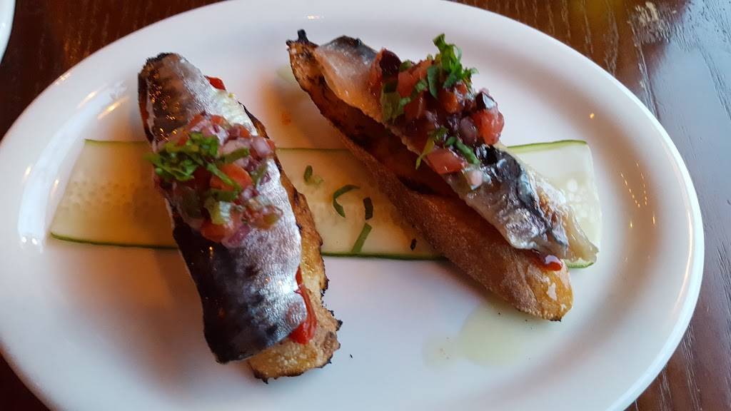 Eastside Social | restaurant | 1008 Queen St E, Toronto, ON M4M 1K1, Canada | 4164615663 OR +1 416-461-5663