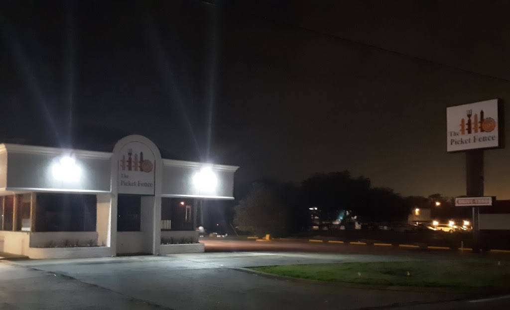 The Picket Fence Too | restaurant | 1029 N Velasco St, Angleton, TX 77515, USA | 9792912694 OR +1 979-291-2694