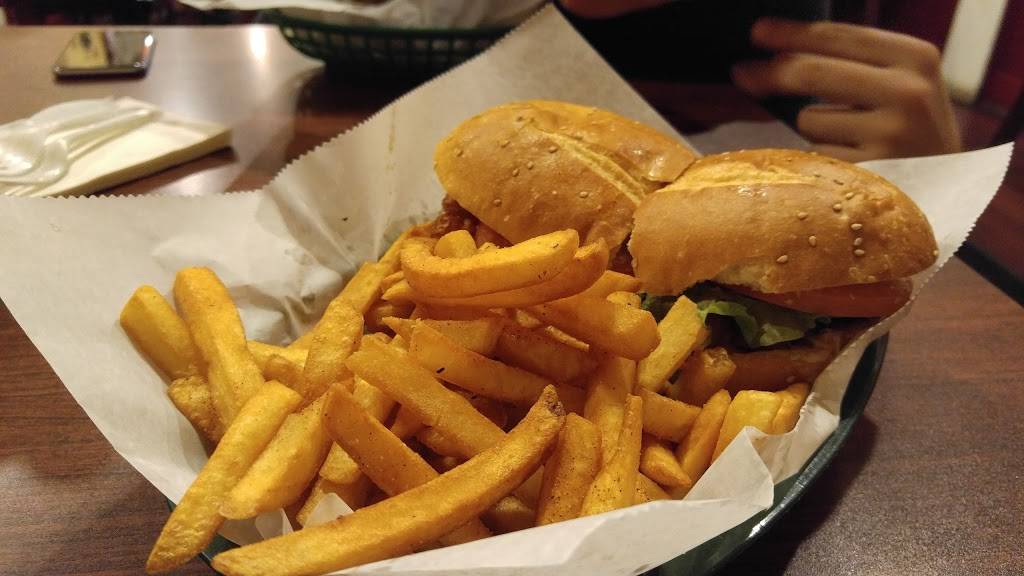 Lisas Buffalo Grill | restaurant | 65 Broadway, Greenlawn, NY 11740, USA | 6312613200 OR +1 631-261-3200