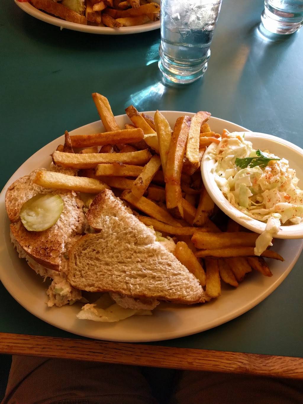 Miss Lyndonville Diner | restaurant | 686 Broad St, Lyndonville, VT 05851, USA | 8026269890 OR +1 802-626-9890