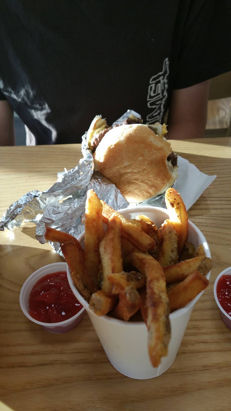 Five Guys | meal takeaway | 133 Margie Dr, Warner Robins, GA 31093, USA | 4789711239 OR +1 478-971-1239