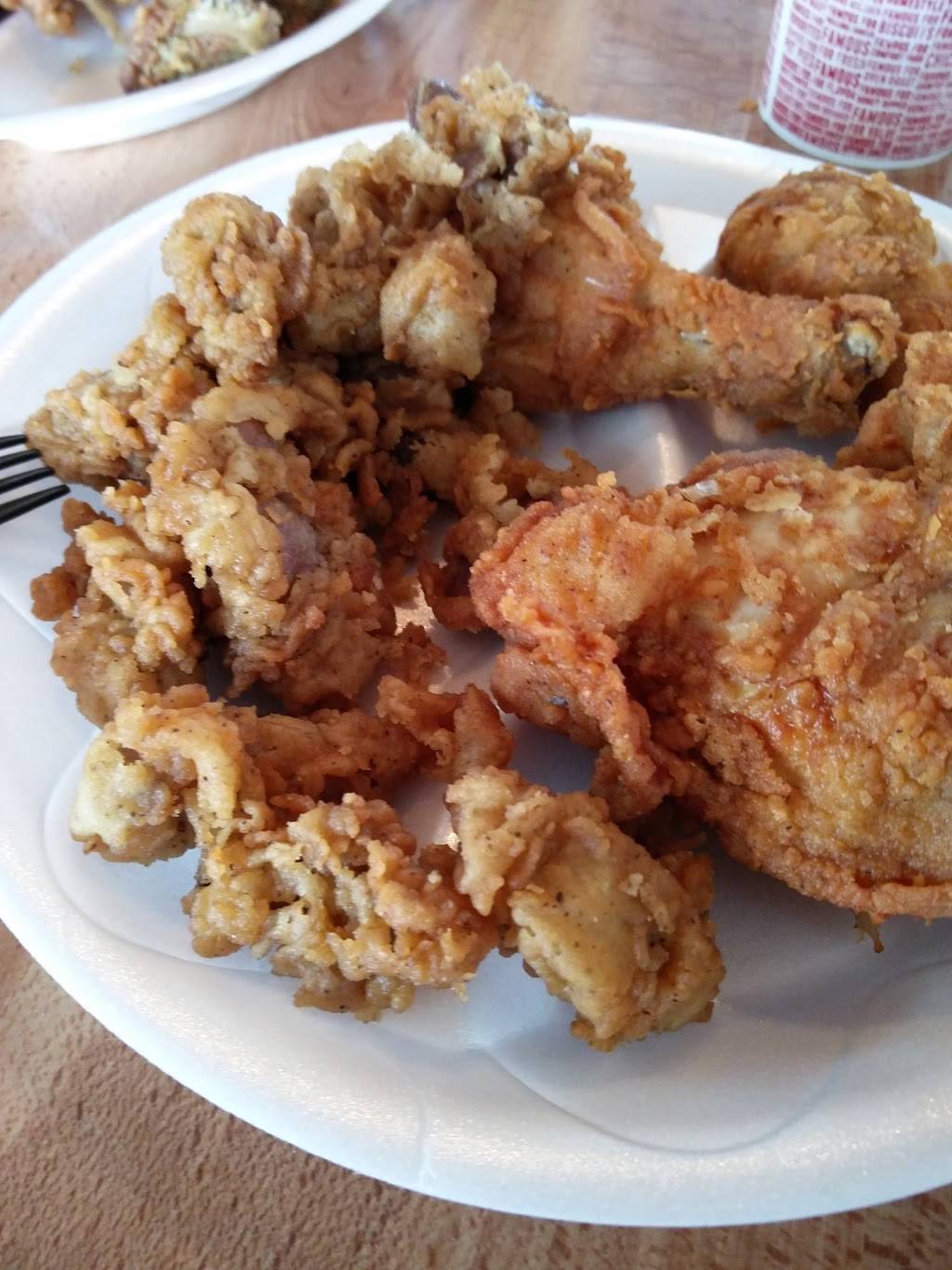 Lees Famous Recipe Chicken | restaurant | 674 N Main St, Jamestown, KY 42629, USA | 2703434800 OR +1 270-343-4800