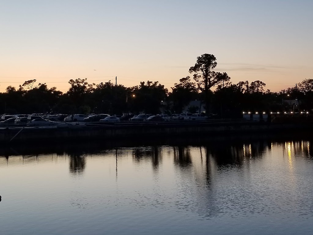 FINNS Island Style Grub in St. Andrews | restaurant | 2808 W 12th St, Panama City, FL 32401, USA | 8502159273 OR +1 850-215-9273