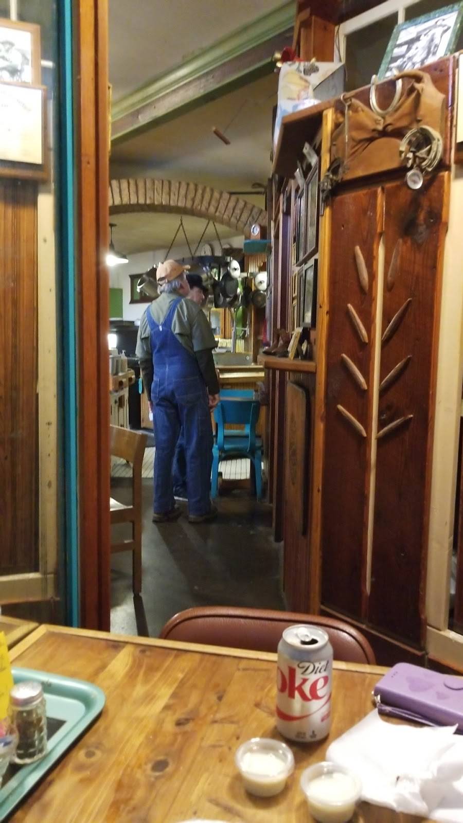 Lavons Bakery & BBQ | restaurant | 216 N Maple St, Buhler, KS 67522, USA | 6205432411 OR +1 620-543-2411