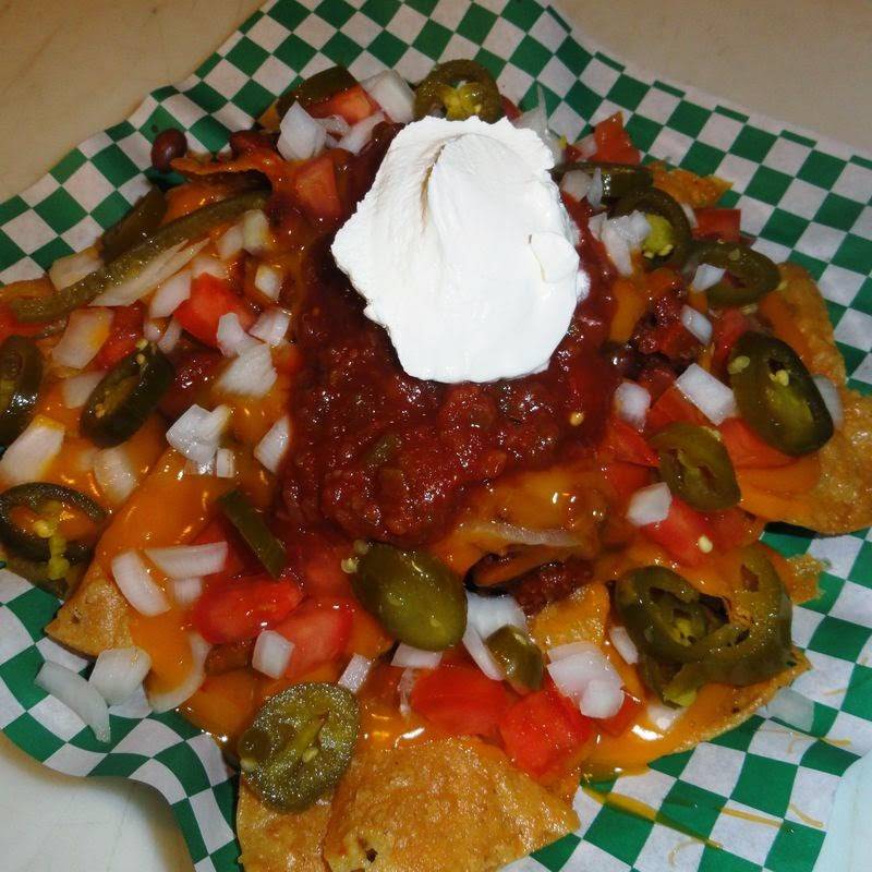 DJs Sports Bar & Grill | restaurant | 222 E Chicago Ave, Westmont, IL 60559, USA | 6309861029 OR +1 630-986-1029