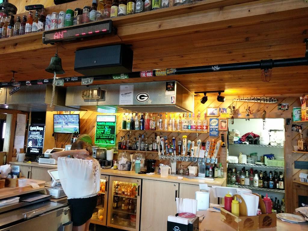 Curlys Waterfront Sports Bar & Grill | restaurant | W272N2696 Lakeview Blvd, Pewaukee, WI 53072, USA | 2626914243 OR +1 262-691-4243