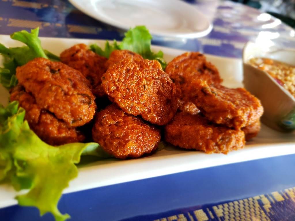 Thai Taste University | restaurant | 2025 E Arbors Dr # 230, Charlotte, NC 28262, USA | 7046889179 OR +1 704-688-9179