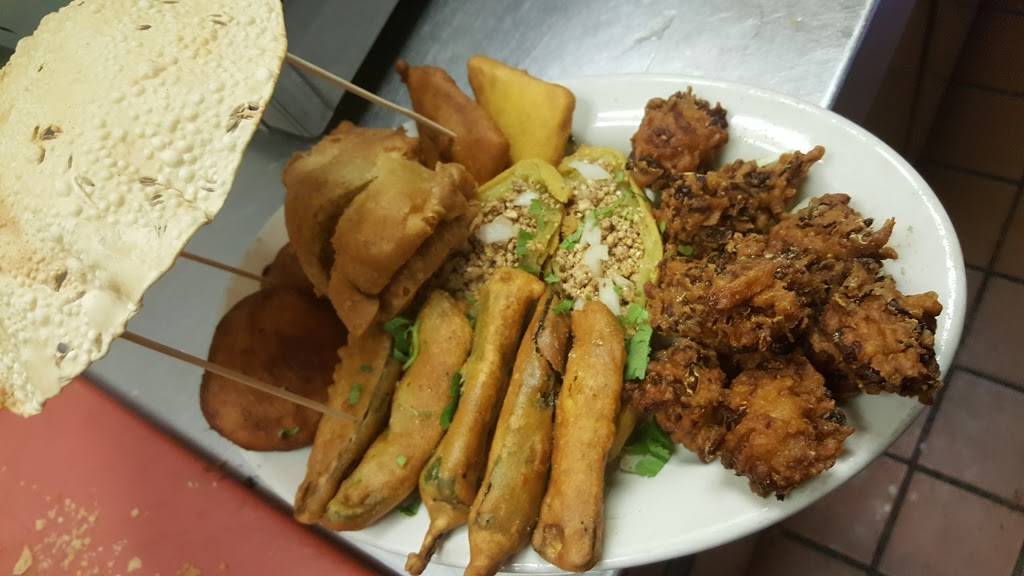 Raj Palace Indian Cuisine | restaurant | 37116 Six Mile Rd, Livonia, MI 48152, USA | 7344621111 OR +1 734-462-1111