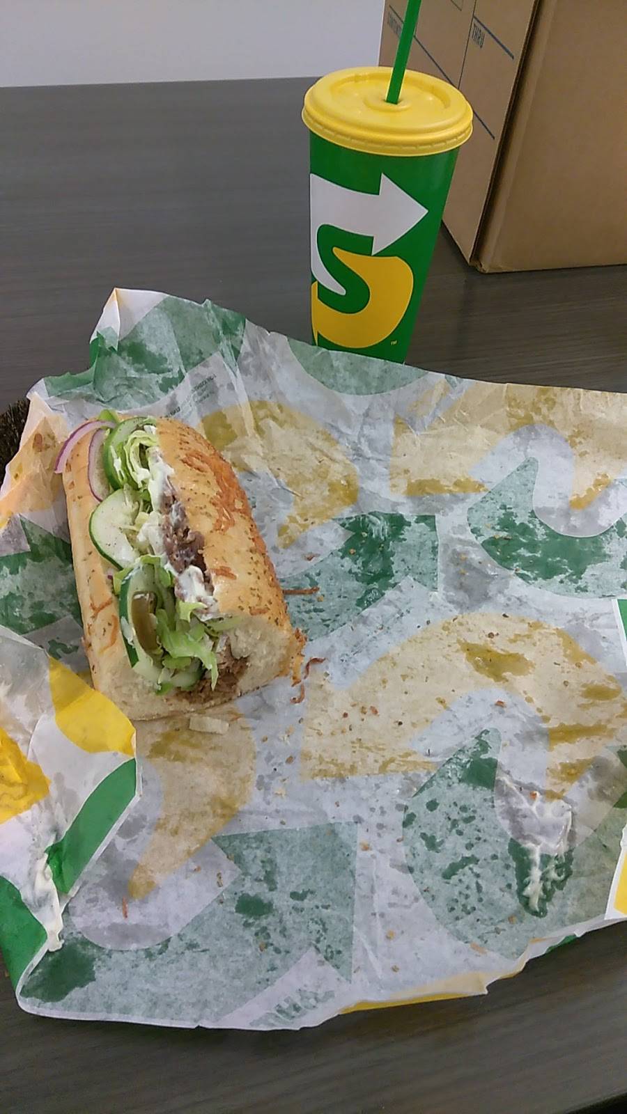 Subway | restaurant | 2001 W Maple Rd, Troy, MI 48084, USA | 2484352431 OR +1 248-435-2431