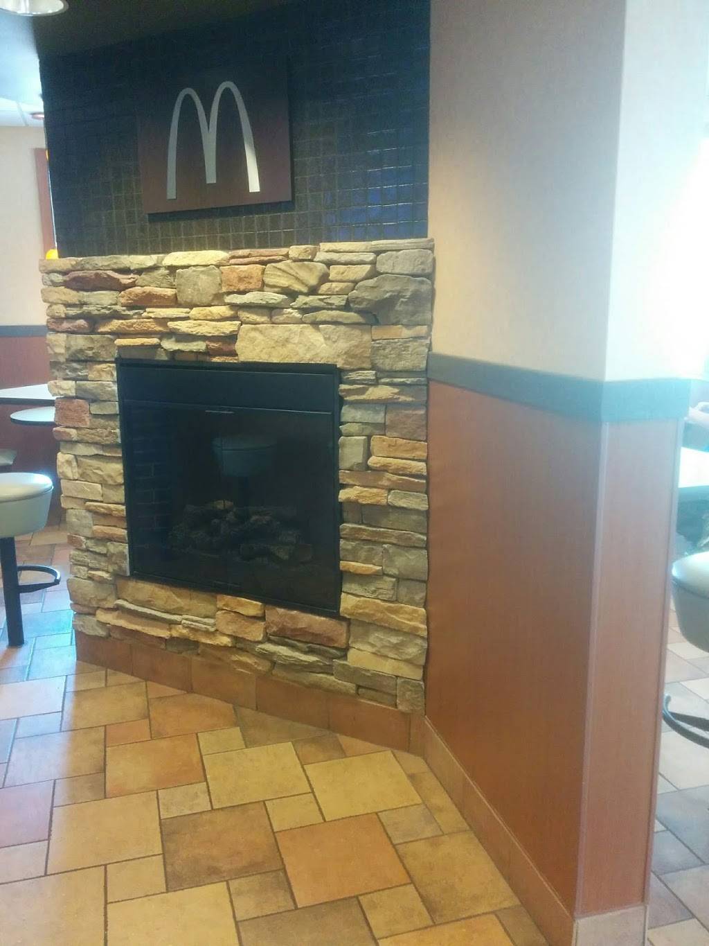 McDonalds | cafe | 1020 S Main St, Cheboygan, MI 49721, USA | 2316272251 OR +1 231-627-2251