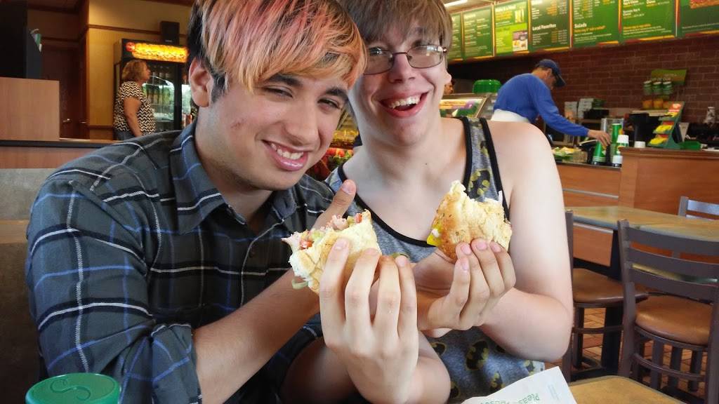 Subway | restaurant | 400 E Church St, Sandwich, IL 60548, USA | 8157862940 OR +1 815-786-2940