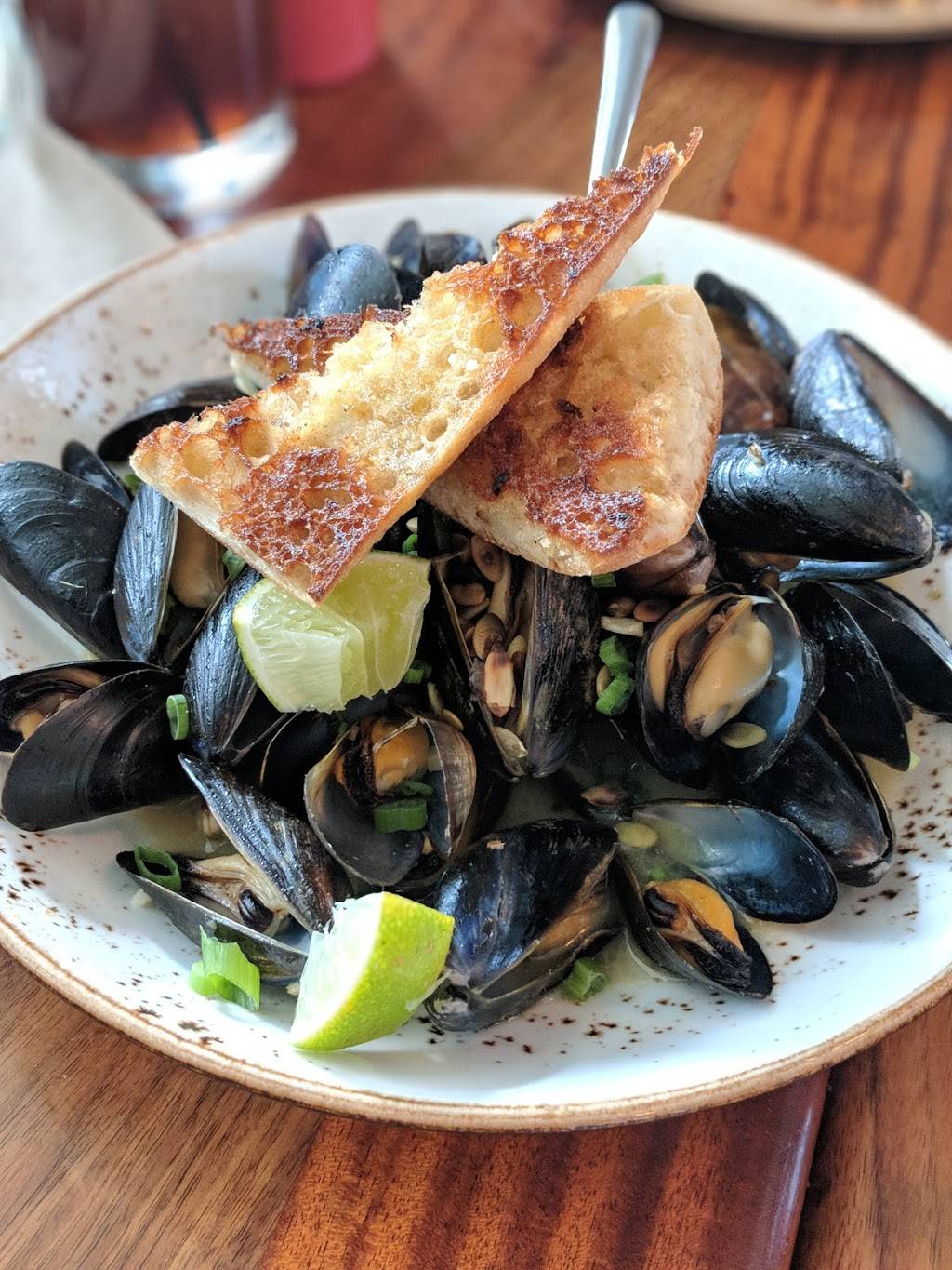 Diannes Fish Shack & Smokehouse | restaurant | 195 Ontario St, Kingston, ON K7L 2Y7, Canada | 6135073474 OR +1 613-507-3474