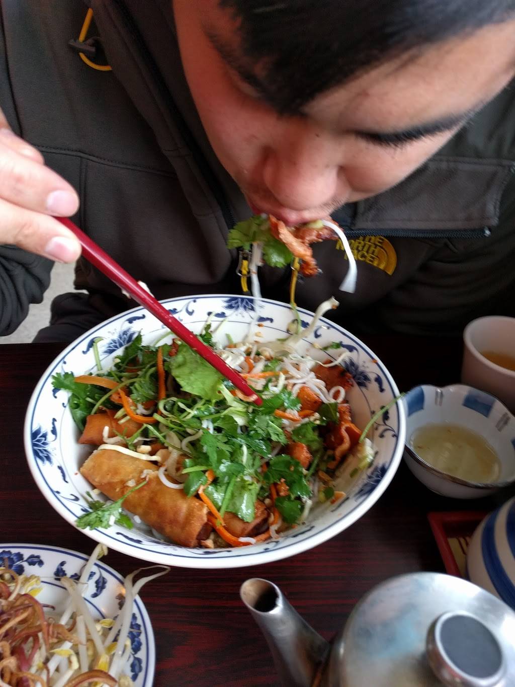 Hoang Lan Restaurant | restaurant | 7119 Martin Luther King Jr Way S, Seattle, WA 98118, USA | 2067223876 OR +1 206-722-3876