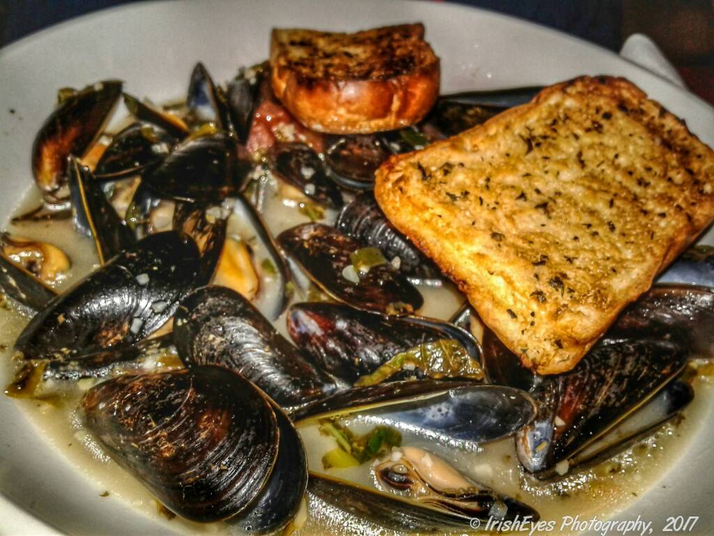 Cafe De Paris | restaurant | 1203, 97, Willard St, Quincy, MA 02169, USA | 6174729311 OR +1 617-472-9311