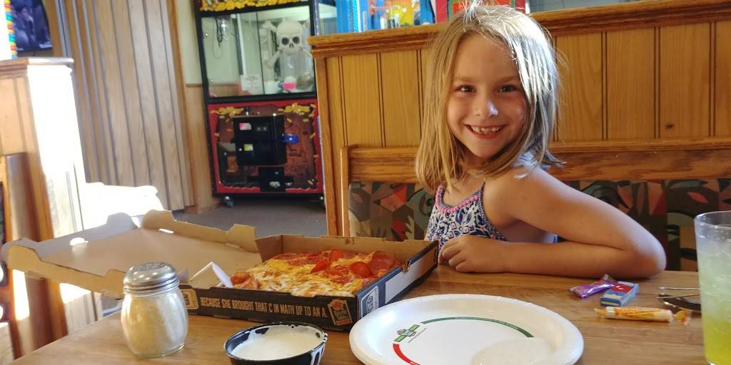 Round Table Pizza | meal delivery | 1449 E F St, Oakdale, CA 95361, USA | 2098472296 OR +1 209-847-2296