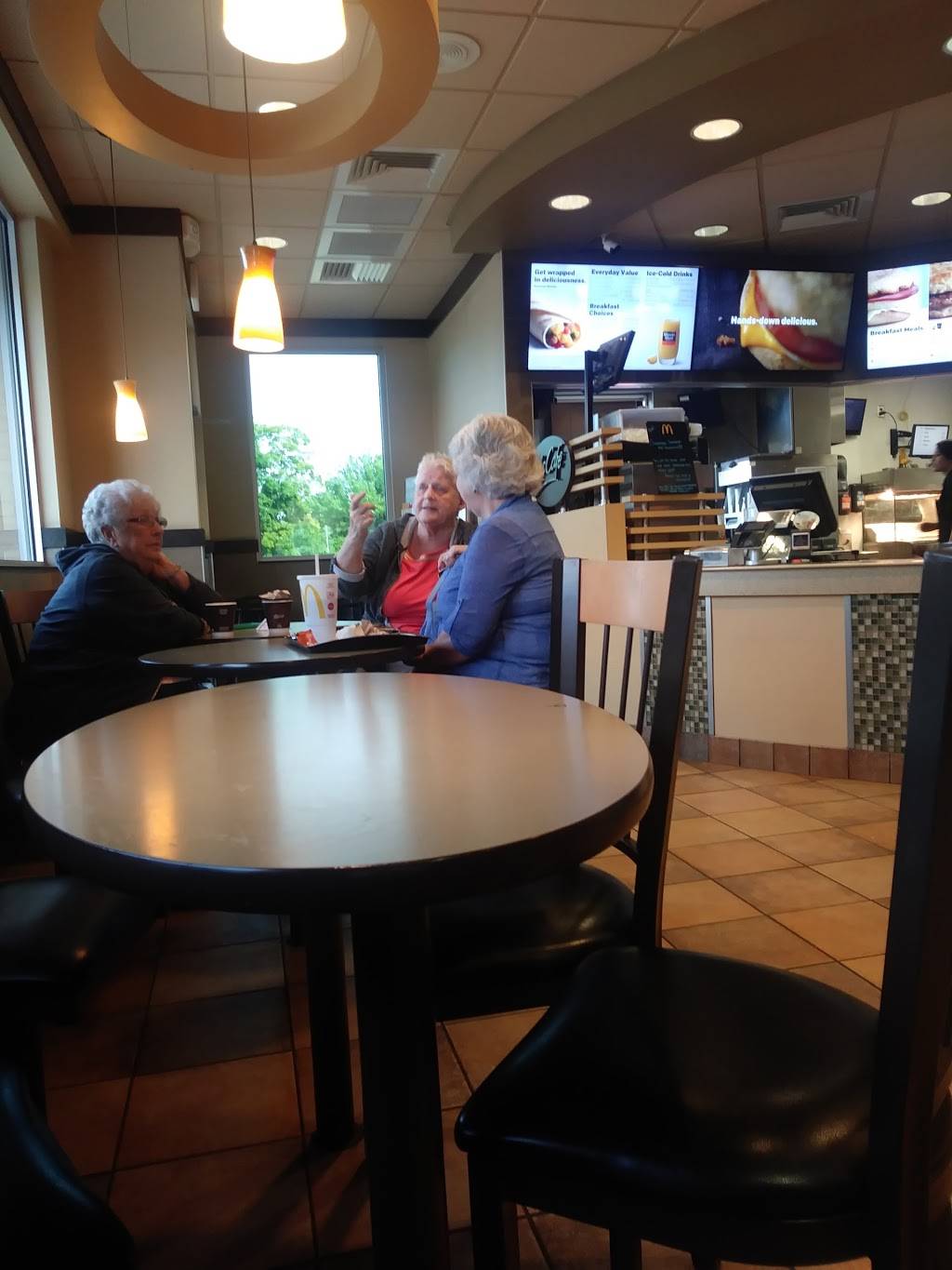 McDonalds | cafe | 604 Highway, 10th Ave E, Durand, WI 54736, USA | 7156724332 OR +1 715-672-4332