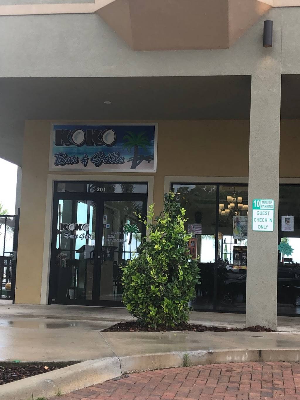 Koko Bar & Grill | restaurant | 201 W Ruby St, Tavares, FL 32778, USA | 3525085222 OR +1 352-508-5222