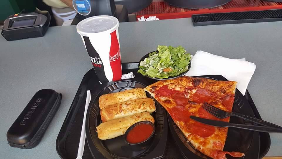 Luigis Pizza | restaurant | 100 Universal City Plaza, Universal City, CA 91608, USA | 8008648377 OR +1 800-864-8377