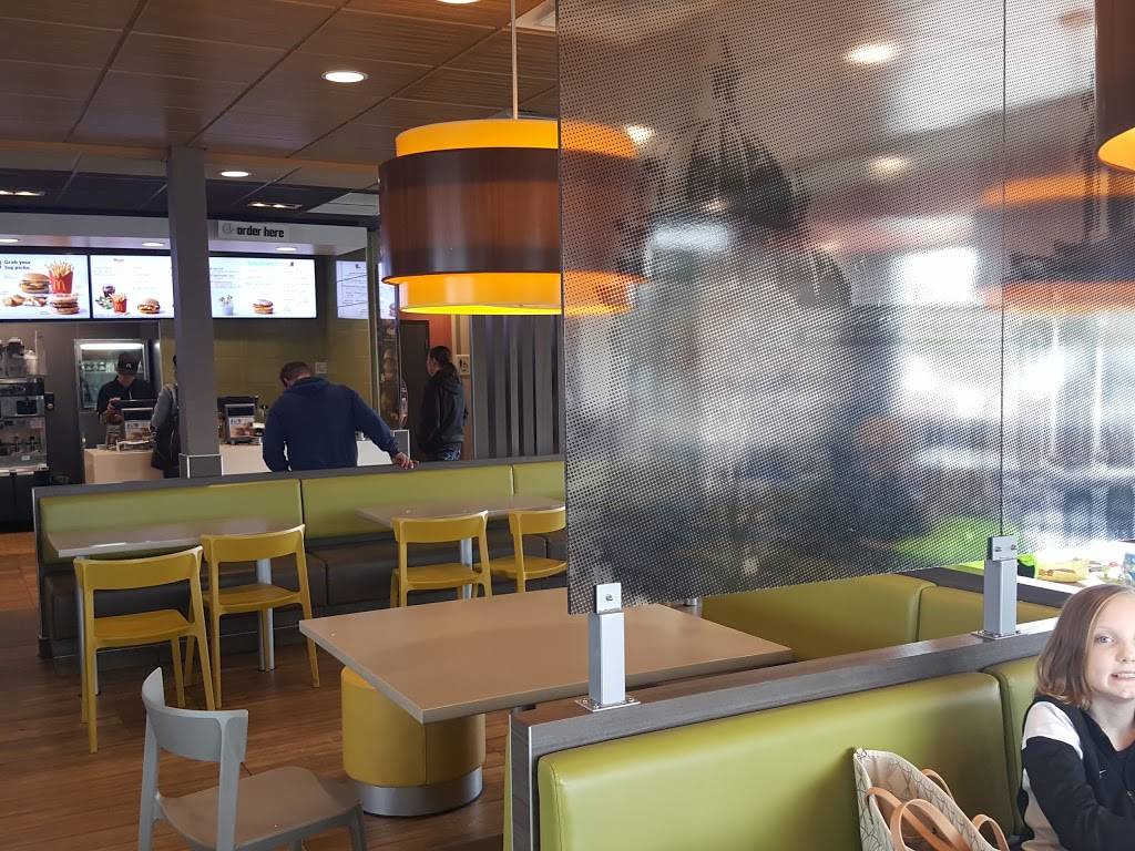 McDonalds | cafe | 2540 E University Ave, Des Moines, IA 50317, USA | 5152613555 OR +1 515-261-3555